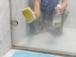 czym umyć kabinę prysznicową ze szkła