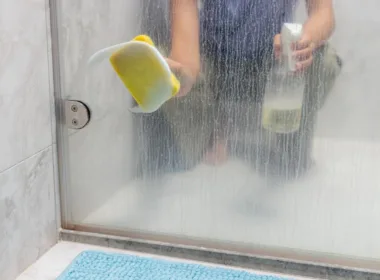 czym umyć kabinę prysznicową ze szkła